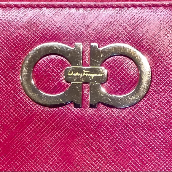 SALVATORE FERRAGAMO Gancini Fuchsia Leather Full Zip Continental Wallet WITH BOX - Picture 3 of 17